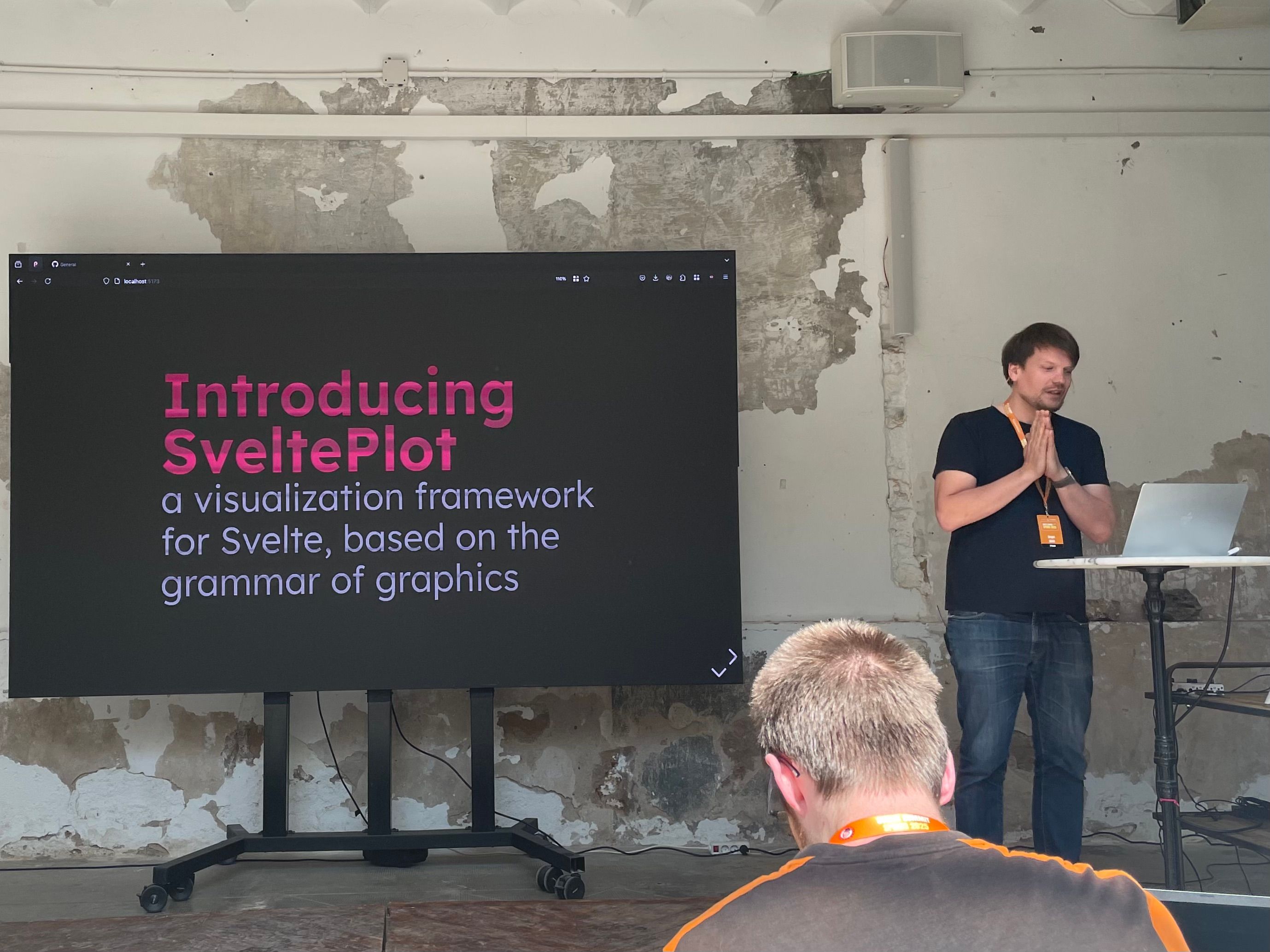 Photo of Gregor Aisch officially launching SveltePlot at the Svelte Summit 2025